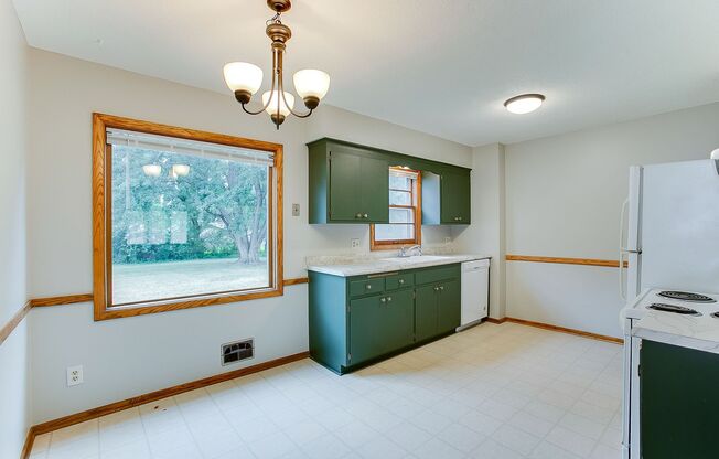 Updated 3 Bedroom Duplex in Battle Creek