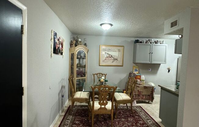 3 beds, 2 baths, $1,700, Unit UNIT B