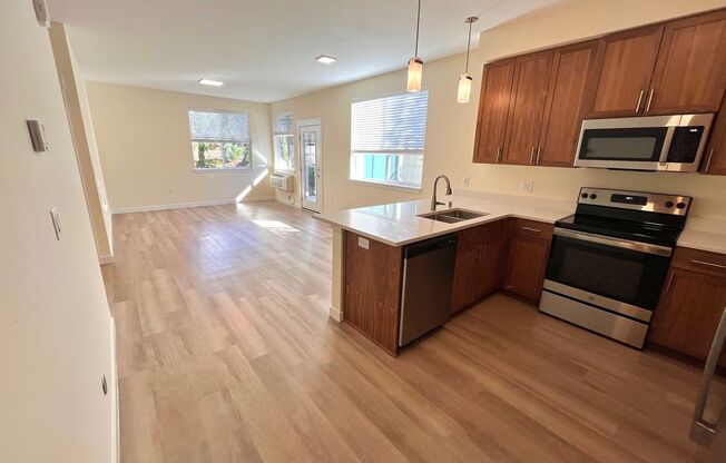 1 bed, 1 bath, 800 sqft, $1,600, Unit E106