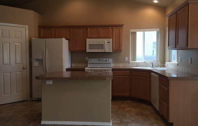 3 beds, 2 baths, $2,095