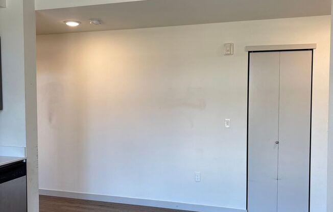 2 beds, 1 bath, 554 sqft, $1,745, Unit 413