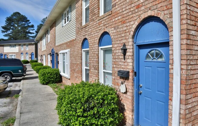 Welcome to Richmond Hills Apartments, where modern living meets classic charm. Enjoy spacious layouts, beautifully maintained grounds, and convenient amenities. Your ideal home awaits! Schedule a tour today and see for yourself!