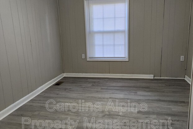 513 BUCKLE BEE RD