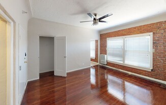 Studio, 1 bath, 400 sqft, $1,450, Unit 404