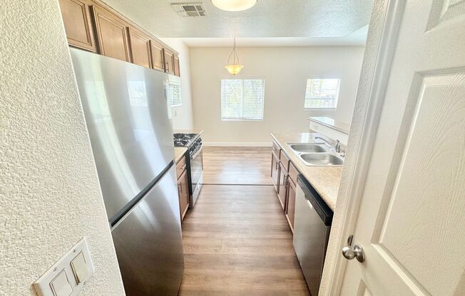 3 beds, 2 baths, $1,565, Unit Bldg K5