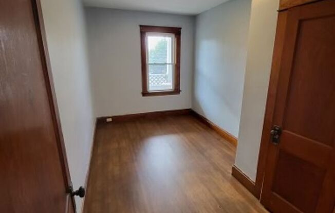 2 beds, 1 bath, $1,500, Unit Unit 2