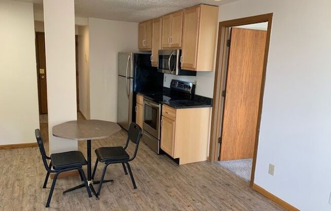 2 beds, 1 bath, $1,635