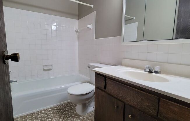 1 bed, 1 bath, 700 sqft, $1,049, Unit 1184-307