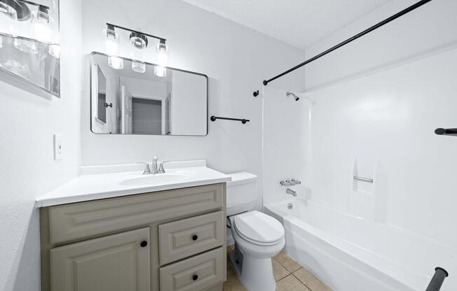 1 bed, 1 bath, 600 sqft, $899