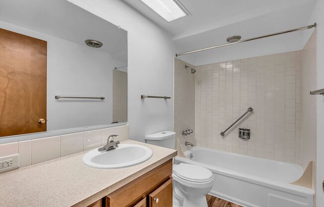 2 beds, 2 baths, 1,220 sqft, $2,300, Unit 1513