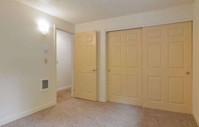 2 beds, 1 bath, $1,600, Unit 5