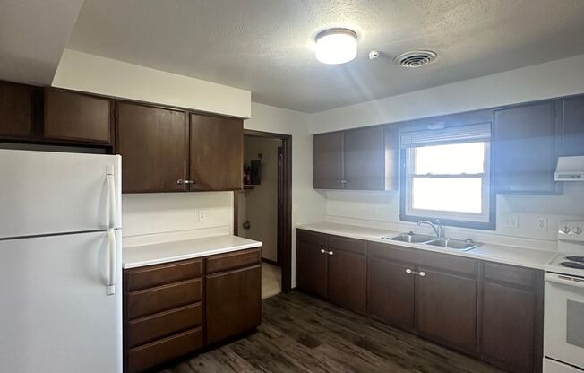 2 beds, 1 bath, $750, Unit Apt #2