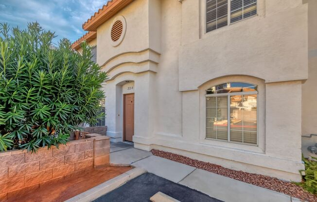 MOVE-IN READY 3-BEDROOM TOWNHOME IN SUMMERLIN!