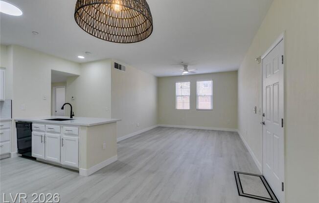 3 beds, 2 baths, $1,850, Unit # 3104