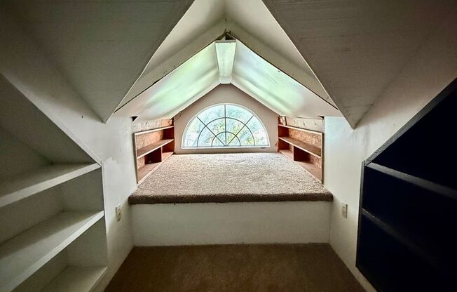 1 bed, 1 bath, $975, Unit UNIT 5