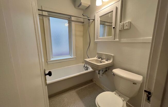 Studio, 1 bath, 600 sqft, $1,099, Unit 1299204