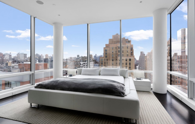 166 W 18 ST