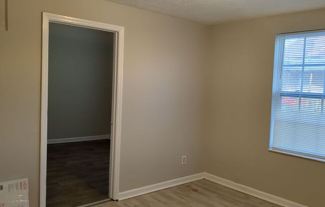 2 beds, 1 bath, $895, Unit Apt. B