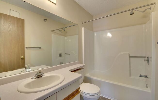 2 beds, 2 baths, 940 sqft, $1,450, Unit 1611108su