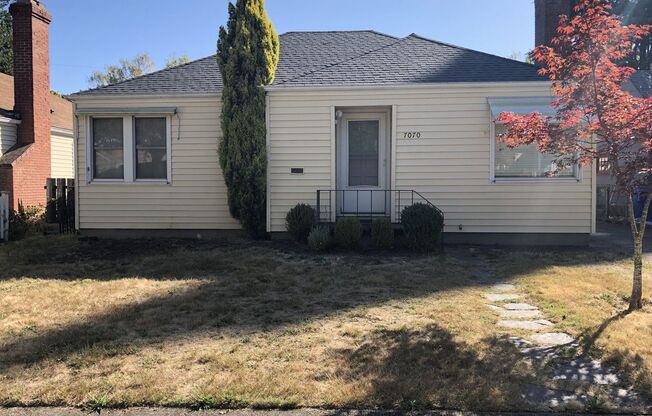 Spacious North Portland 6 Bedroom Home with Finished Basement, Modern Kitchen & Detached Garage