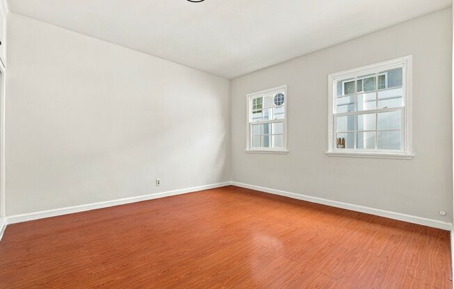 3 beds, 1.5 baths, $4,300