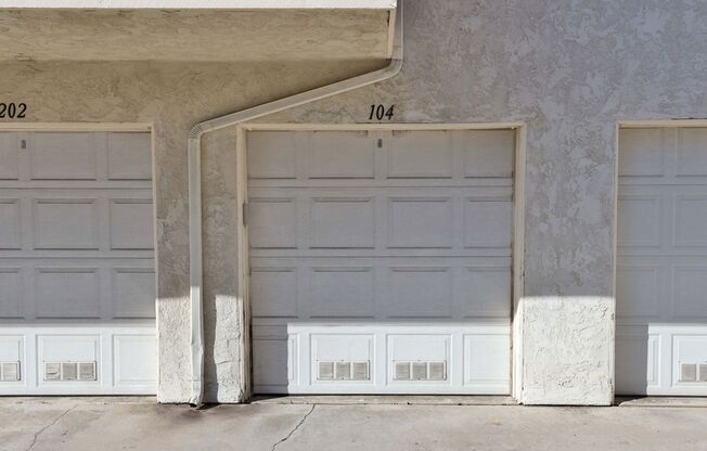 2 beds, 2 baths, $2,900, Unit Apt 104