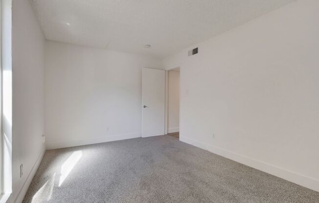 2 beds, 1 bath, 900 sqft, $1,650, Unit 29