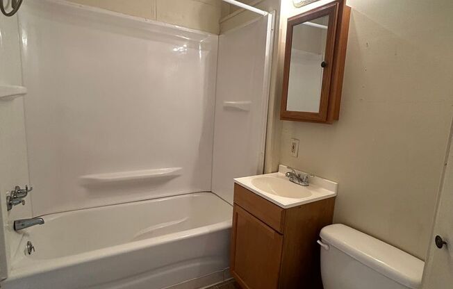 2 beds, 1 bath, $1,100