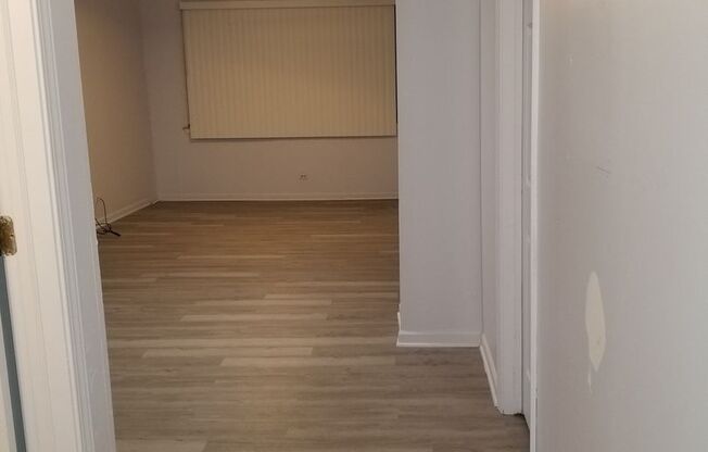 3 beds, 1 bath, $1,570