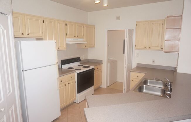Spacious 2/2 In Visconti at Maitland Corner Unit with views of Lake