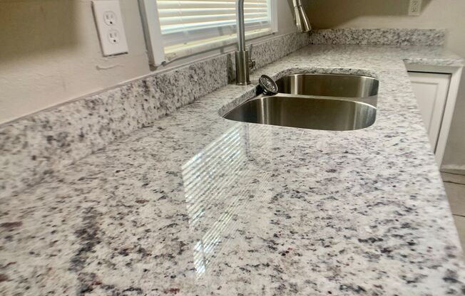 2 beds, 1 bath, 770 sqft, $1,100, Unit Birchwood 1