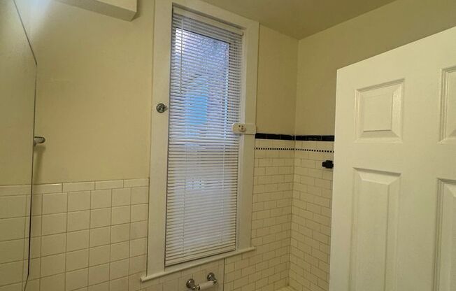 2304 Ruskin Ave – Updated 4 Bedroom, 2 Bath Townhome in Parkview-Woodbrook
