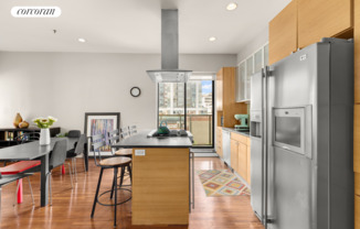 552 W 43 ST