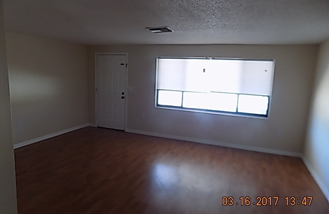 3 beds, 2 baths, $1,650