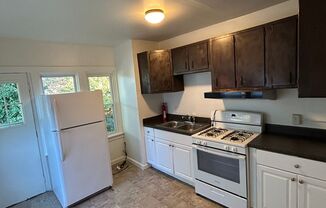 4 beds, 1 bath, $1,295, Unit Apt 2