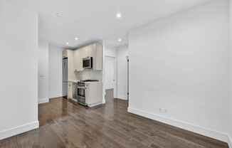 152 THOMPSON ST