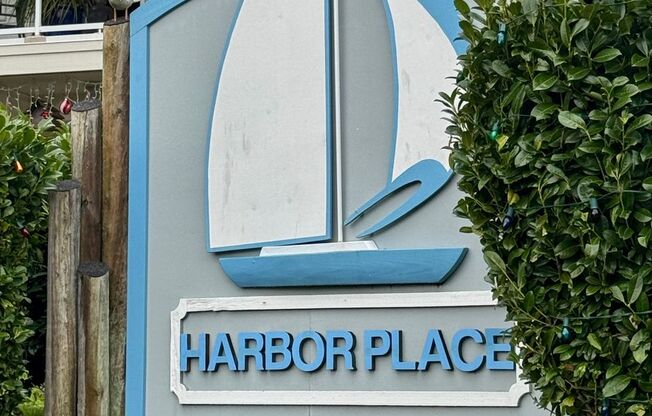 In town Kingston, walking distance to the Seattle and Edmonds ferry, main floor condo