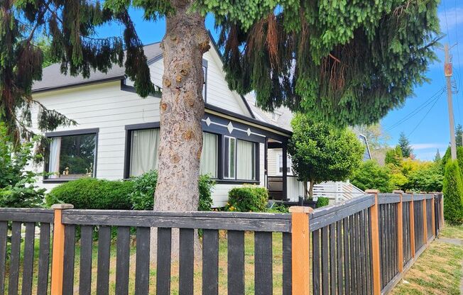 Victorian Style Home Rent Ready!!
