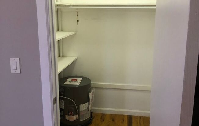 Studio, 1 bath, 430 sqft, $950, Unit Unit #3