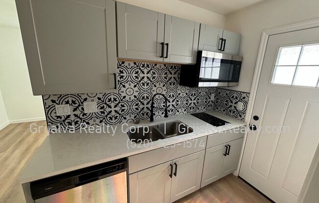 1 bed, 1 bath, 325 sqft, $1,000, Unit 10