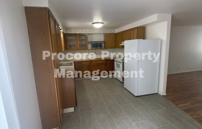 2 beds, 1 bath, 1,000 sqft, $1,350, Unit 101