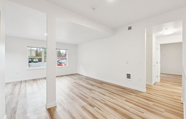 2 beds, 1 bath, 913 sqft, $2,495, Unit 135