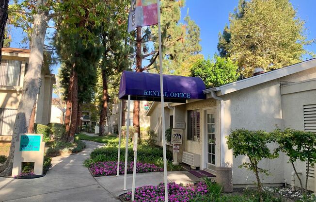 2 beds, 1 bath, 876 sqft, $2,595, Unit C210