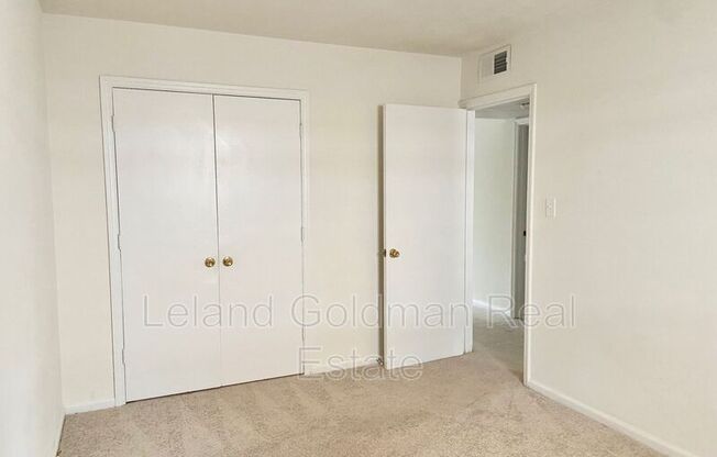 1307 CYPRESS AVE