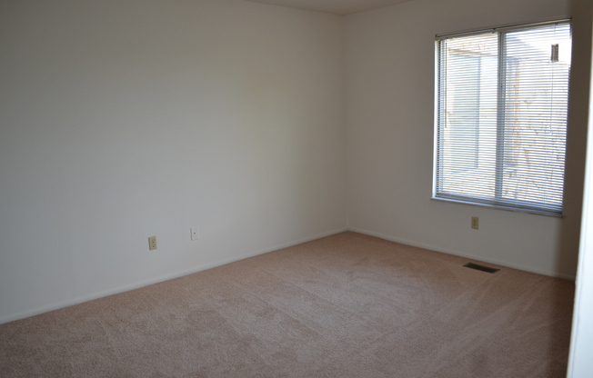 3 beds, 2.5 baths, 1,288 sqft, $1,369, Unit 04 - 410