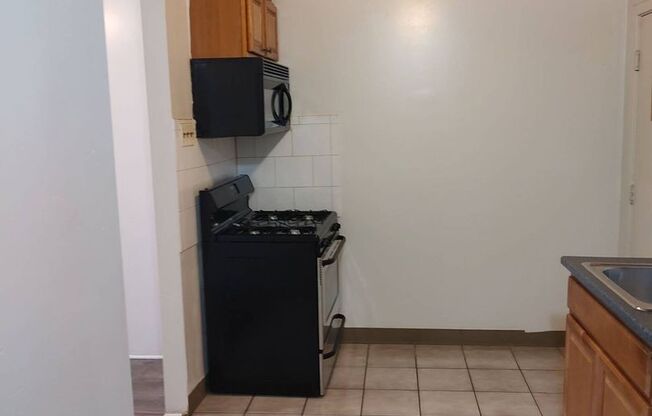 2 beds, 1 bath, 900 sqft, $1,200, Unit #1