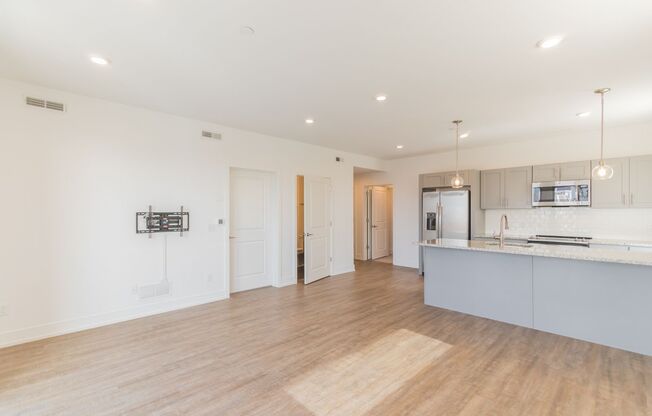 2 beds, 2 baths, 1,100 sqft, $2,450, Unit Unit 403