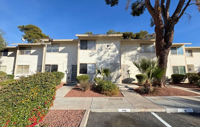 Charming 2BED/2BATH Townhouse located near the Las Vegas Strip