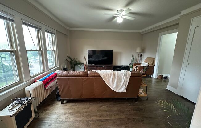 1 bed, 1 bath, $1,325, Unit 40