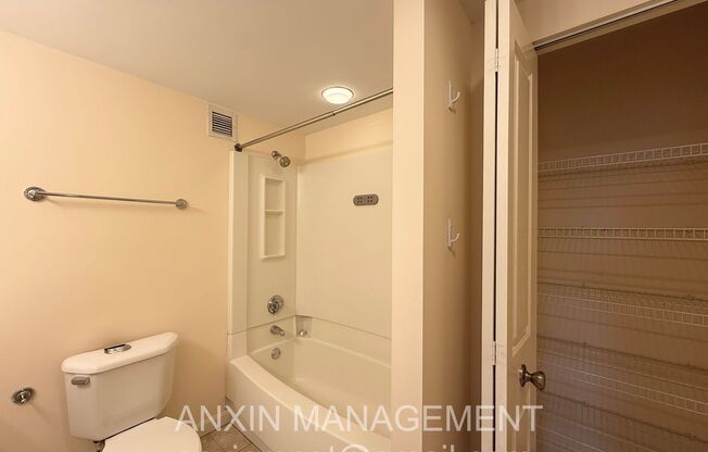 2 beds, 2 baths, 986 sqft, $3,800, Unit 10 Museum Way Unit 1305